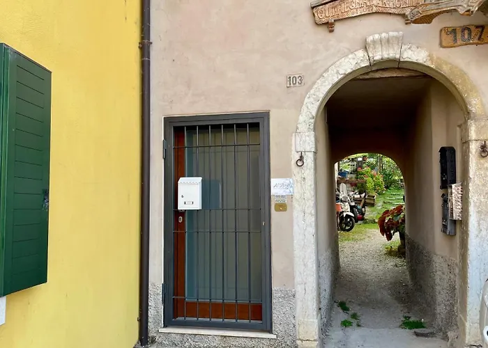 Al Borgo Feriehus *